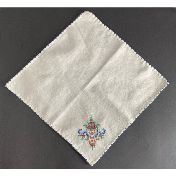 Set of 4 Vintage Hand Embroidered Cloth Napkins READ - Picture 6 of 10